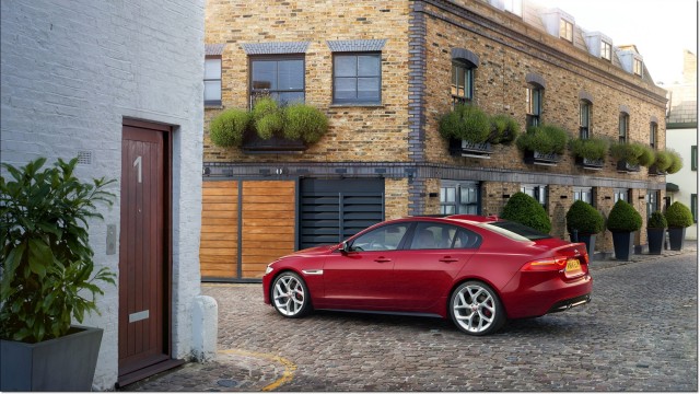 JAGUAR_XE_S_LONDON_02