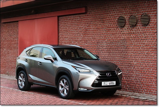 LEXUS NX300h (1)