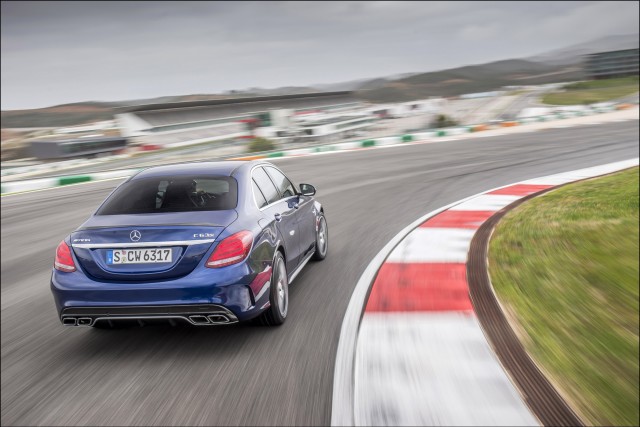 Mercedes-AMG C 63 S; Fahrvorstellung Portimao 2015; brillantblau