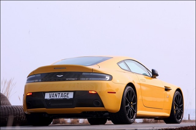 V12 vantage rear