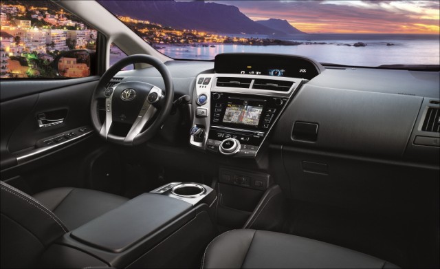 TOYOTA PRIUS V_Interior (1)