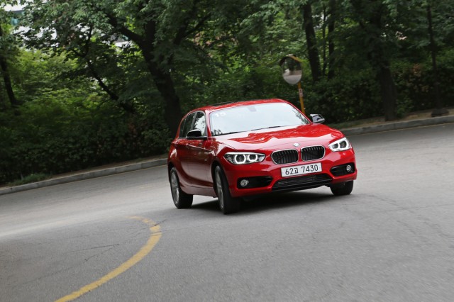 BMW 뉴 118d 스포츠_주행 (2)