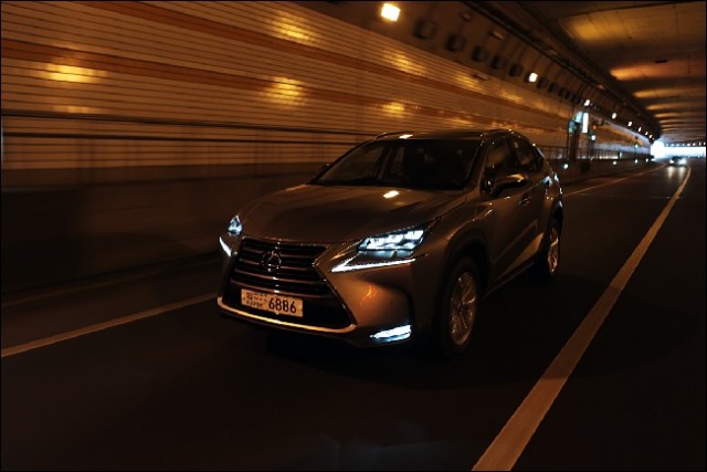 사진자료_LEXUS NX300h (2)