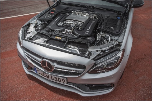 Mercedes-AMG C 63 S, designo iridiumsilber magno, Fahrvorstellun