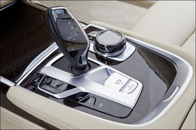 BMW 750Li xDrive (실내) (23)