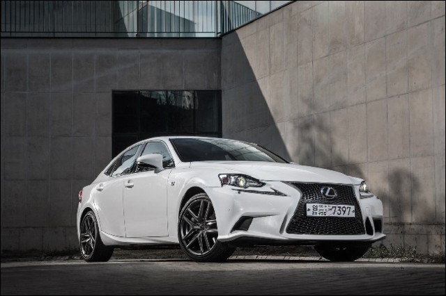 사진_Lexus IS200t