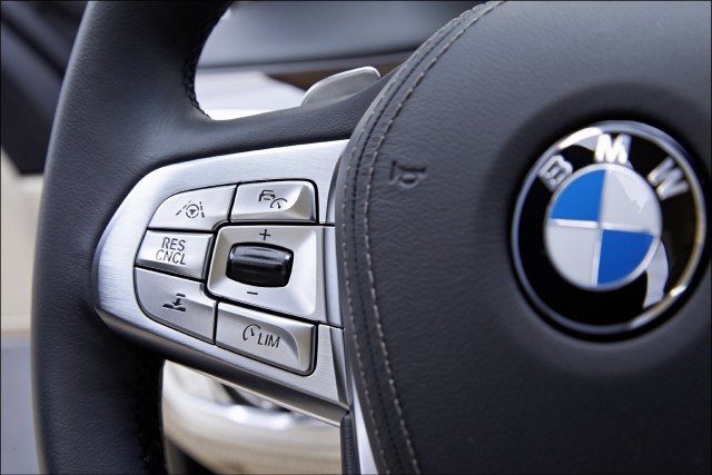 BMW 750Li xDrive020