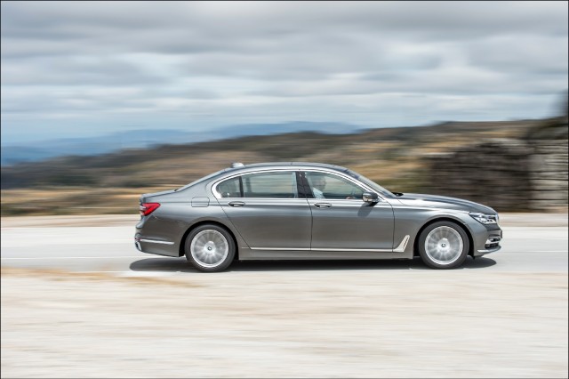 BMW 750Li xDrive046