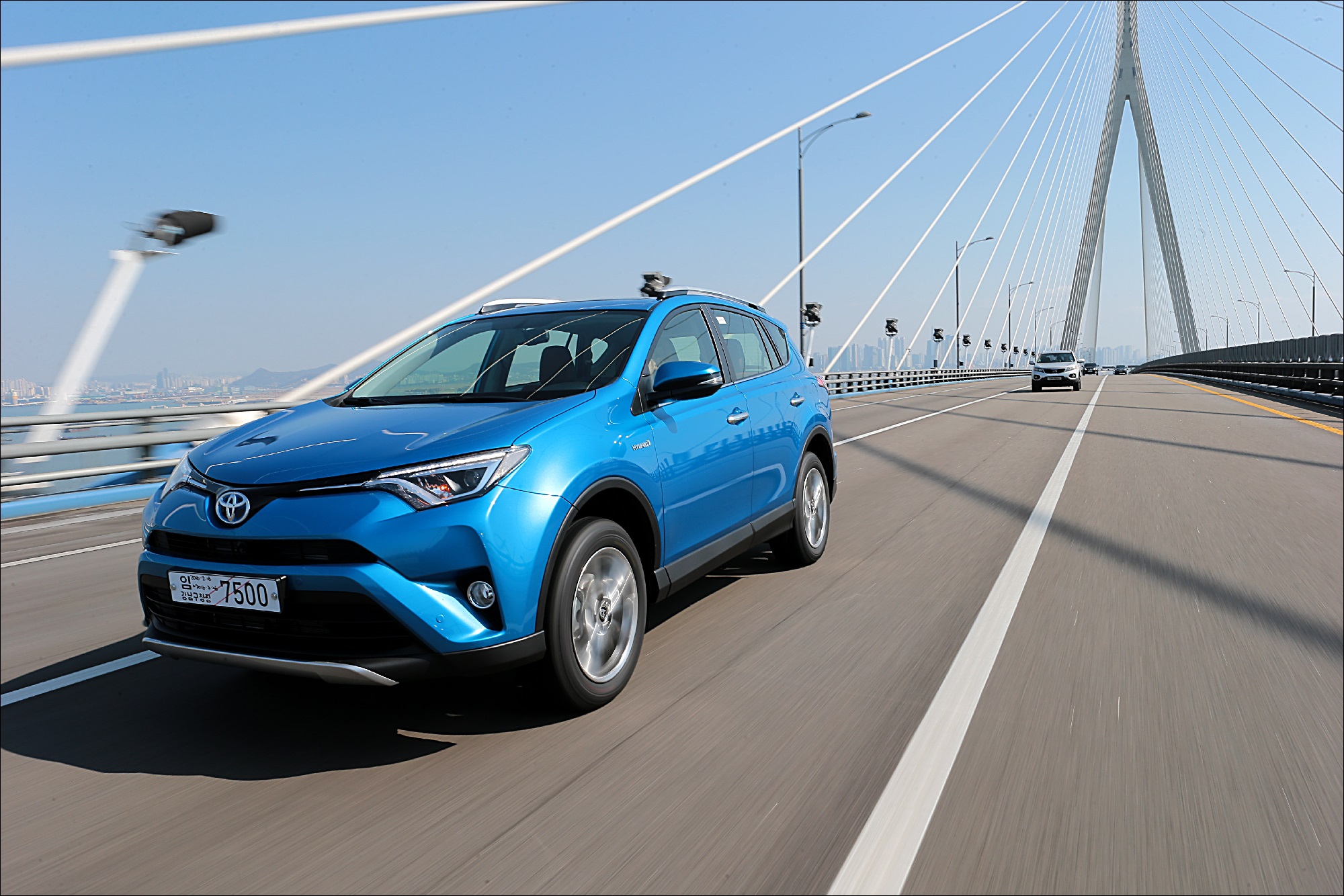 Toyota 2016 All New RAV4 Hybrid_Driving (6)