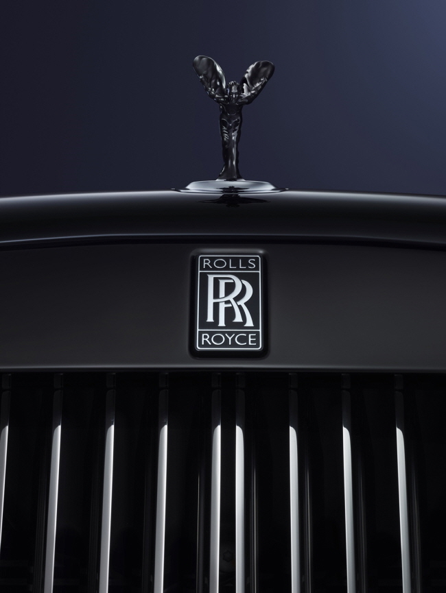 re_rolls_royce_black_badge_2