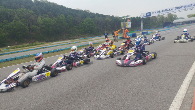 re_KARA_Korea_Kart_2016