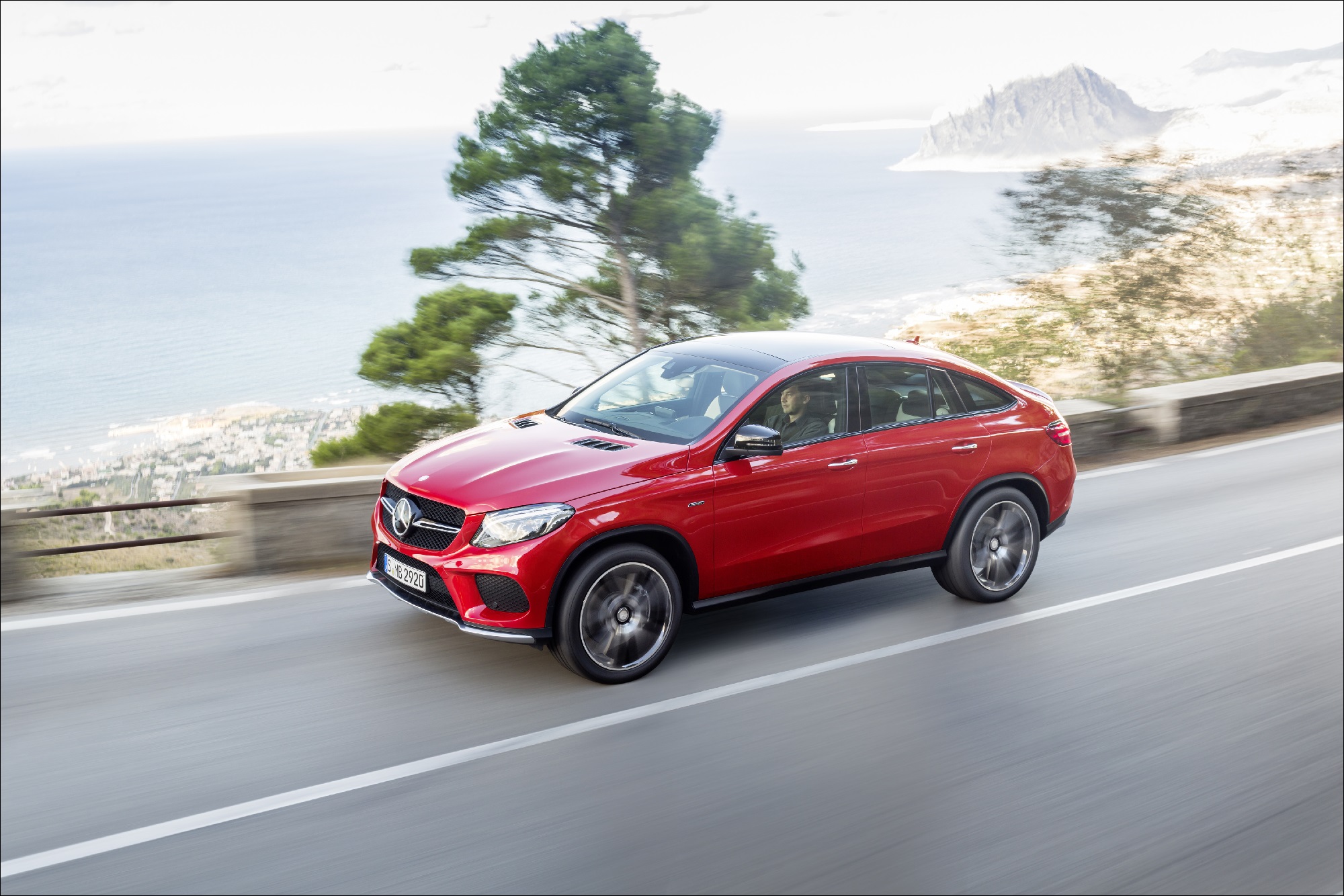 Mercedes-Benz GLE Coupé, GLE 450 AMG 4MATIC, Exterieur: Designo Hyazinthrot Metallic ; Mercedes-Benz GLE Coupé, GLE AMG 4MATIC, exterior: designo hyacinth red metallic;