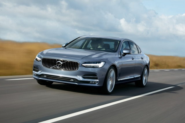 Location Front Quarter Volvo S90 Mussel Blue