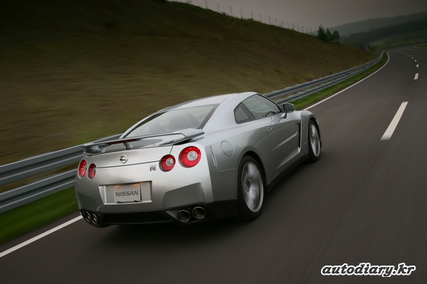 닛산_GT-R_2.jpg