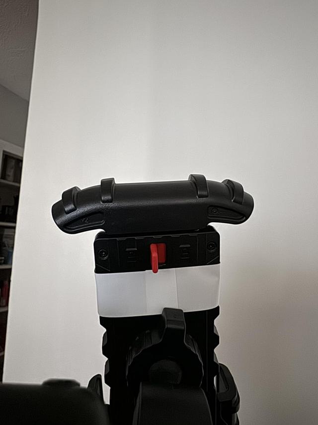 Close-up of phone holder mechanism