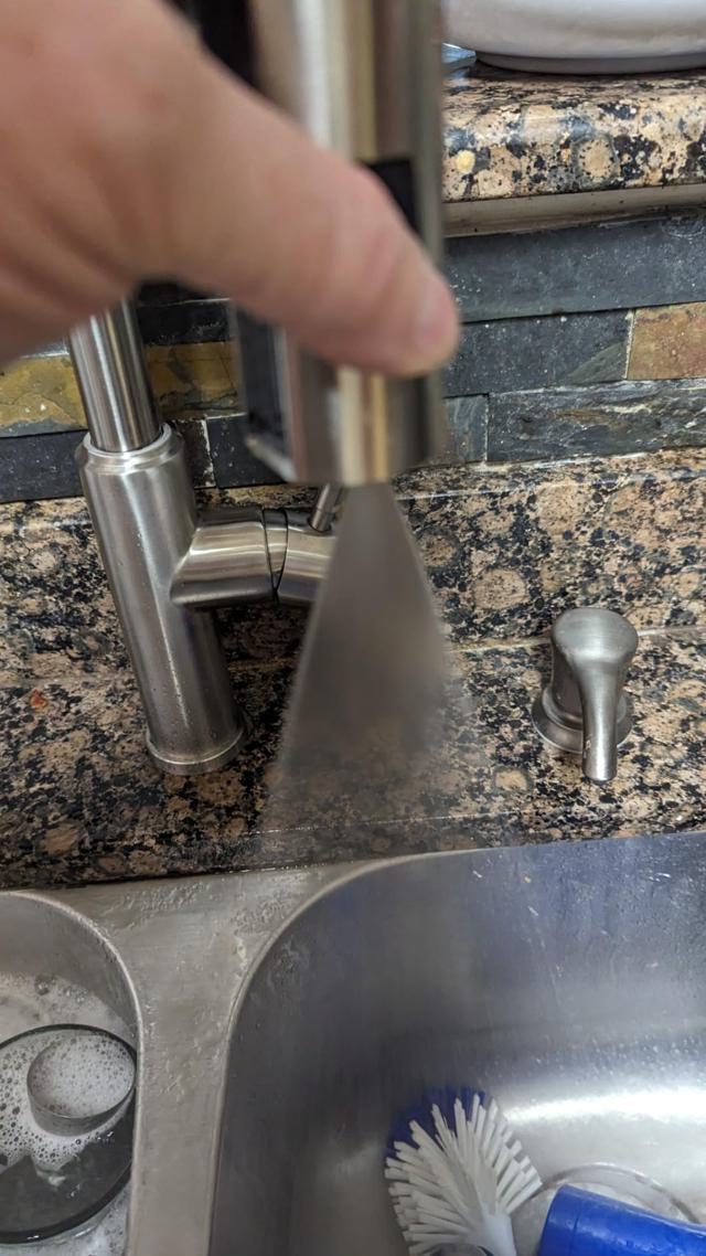 Kitchen Faucet Review Image 11