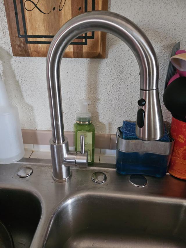 Kitchen Faucet Review Image 23